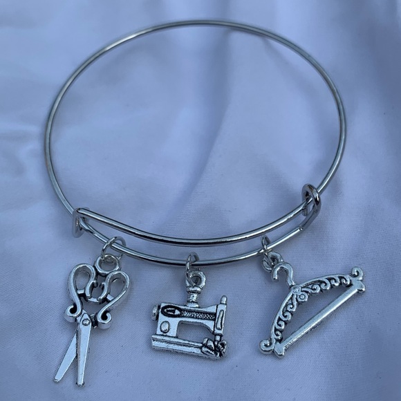 Brand New! Handmade! Adjustable Charm Bangle Bracelet! - Picture 3 of 4